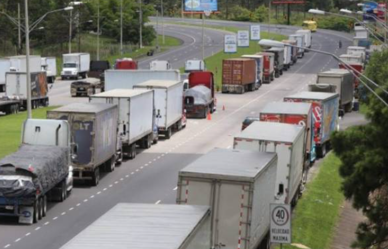 Costa Rica endurece requisitos para ingreso de hondureños, pero propone quitar visa a transportistas