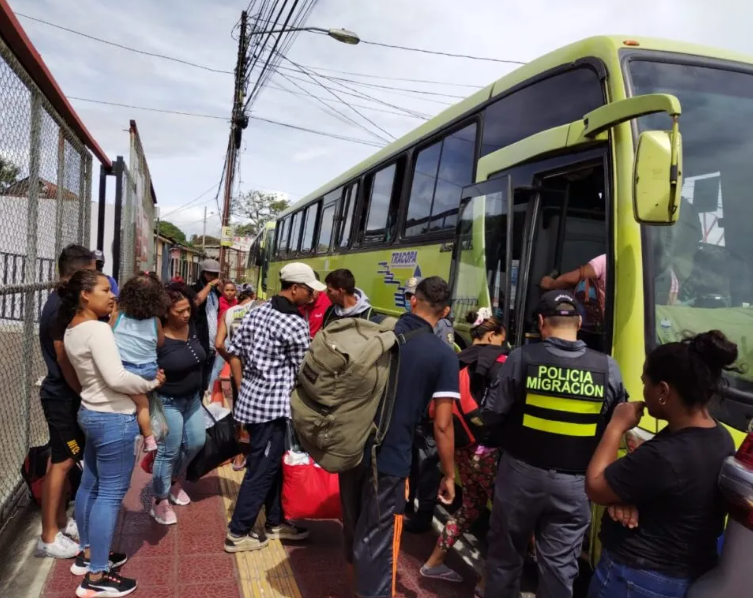Panamá y Costa Rica activan un “corredor humanitario” para el traslado directo de migrantes