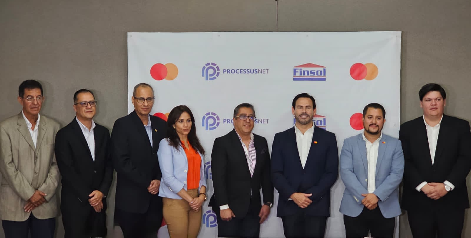 Finsol y Mastercard ofrecerá nueva tarjeta de débito para beneficiar a sus clientes