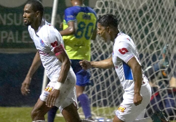 Olimpia continúa imbatible