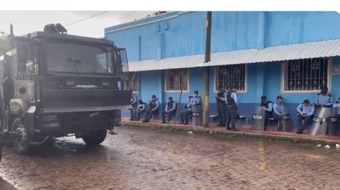 La Policía Nacional resguarda instalaciones del SANAA