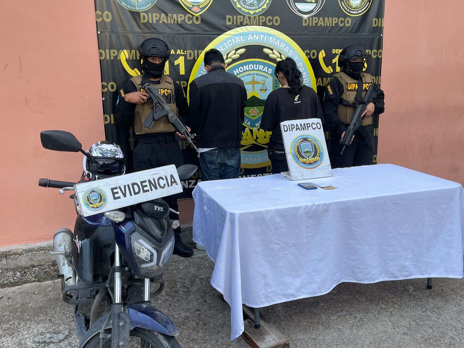 DIPAMPCO captura a dos miembros de la Pandilla 18 mientras realizaban el cobro de extorsión en un punto de la capital