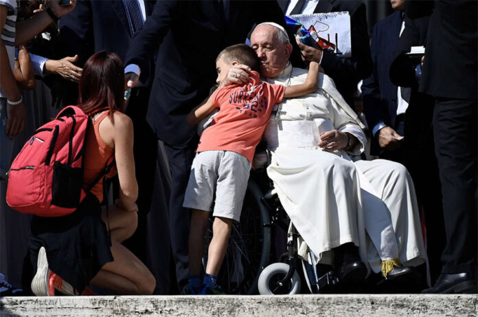 El papa Francisco anuncia una reunión con niños de todo el mundo