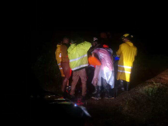 Derrumbe deja tres muertos en Islas de la Bahía Derrumbe deja tres muertos en Islas de la Bahía