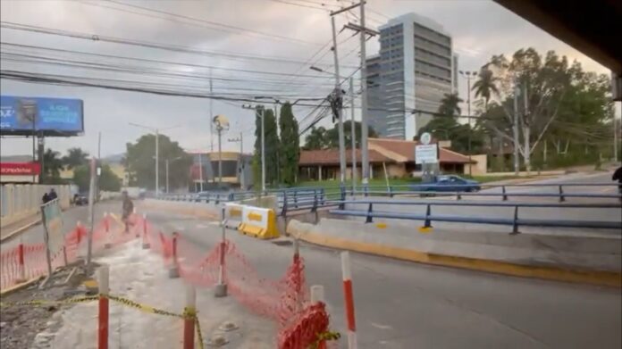 Alcaldía trabaja en reparaciones en tramo del Boulevard Suyapa