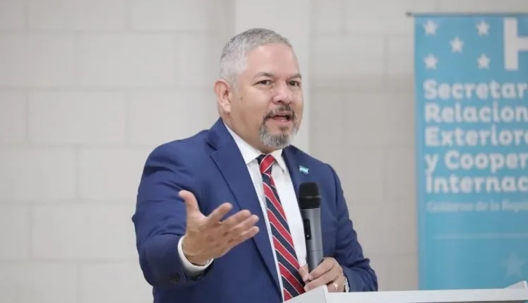Canciller de Honduras dice a EE.UU: “No jueguen su política interna en nuestra política interna”