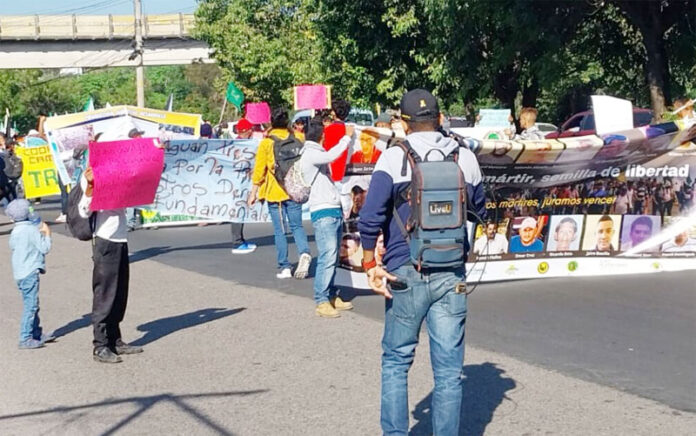 Campesinos protestan en Tegucigalpa contra desalojos