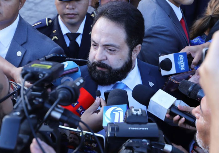 De forma interina la Comisión Permanente elegirá al Fiscal General y Fiscal Adjunto