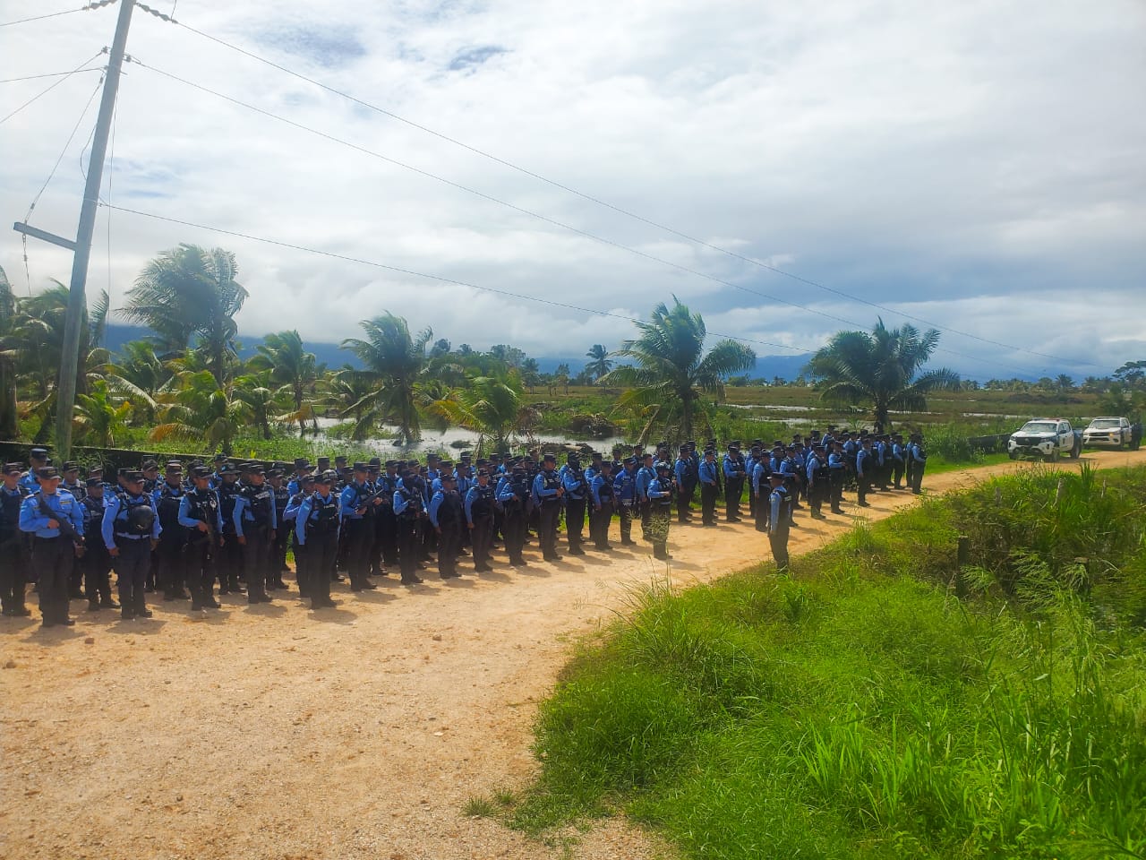 Policía Nacional ejecuta desalojos pacíficos en el predio Mal Paso Trujillo, Colón Policía Nacional ejecuta desalojos pacíficos en el predio Mal Paso Trujillo, Colón