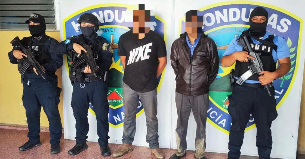 DPI captura a dos hermanos que obligaban a su propio sobrino de 12 años a vender droga en Guaimaca DPI captura a dos hermanos que obligaban a su propio sobrino de 12 años a vender droga en Guaimaca