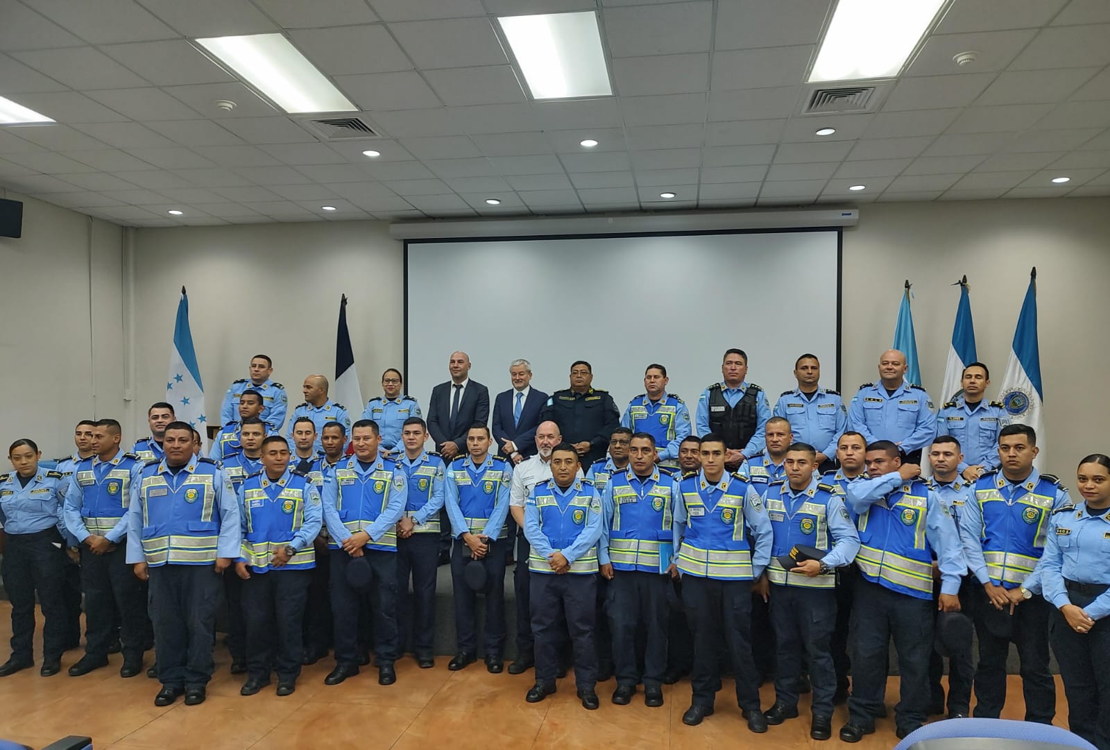 Instructores Franceses capacitan a funcionarios de la DNVT en temas viales