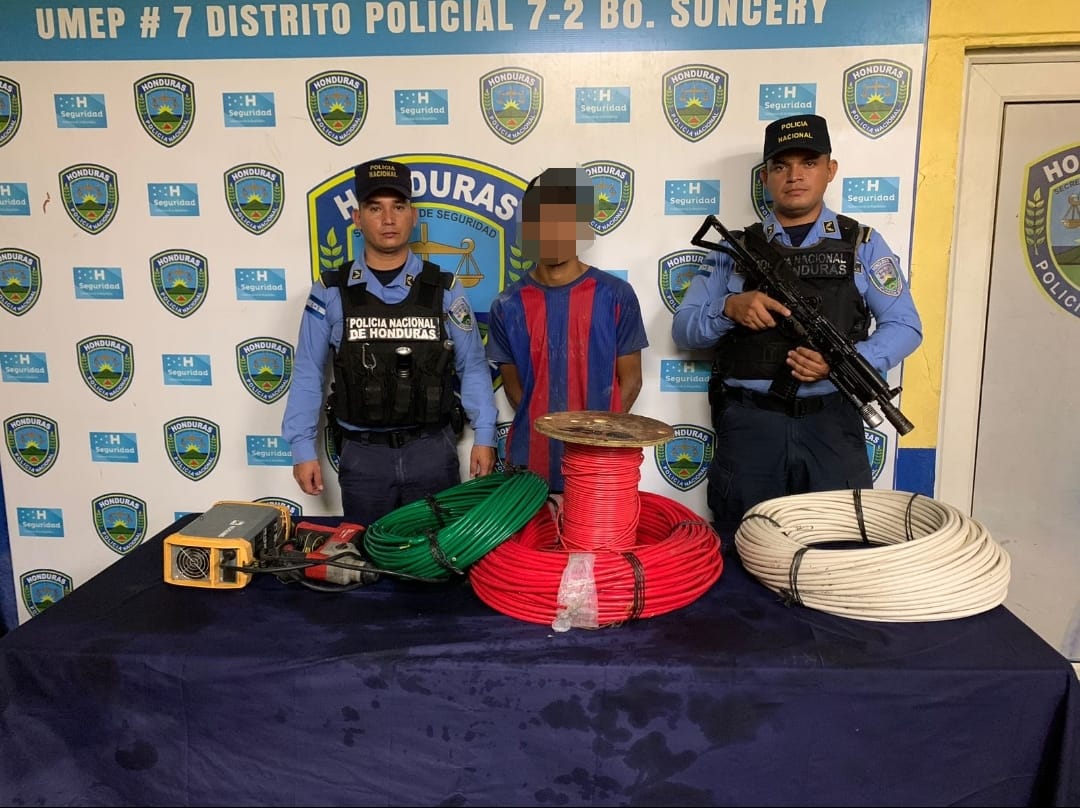 Arrestan a un sujeto por el robo de equipo e insumos de una empresa comercial