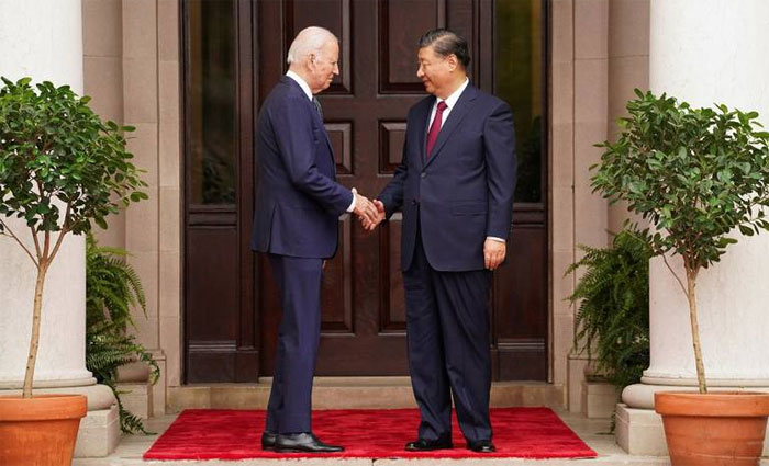 Biden y Xi inician su reunión en EEUU sonrientes y con un apretón de manos