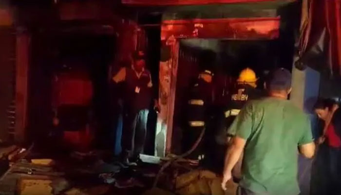 Incendio consume tres puestos en el Mercado Zonal Belén