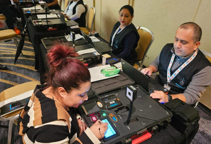 Más de 30 mil servicios consulares brindó Honduras en ocho consulados móviles en EEUU