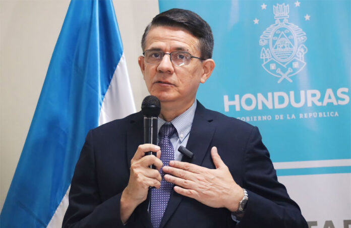 Exministro de Salud, José Manuel Matheu, reprocha falta de comunicación y la toma de decisiones sin consultarle