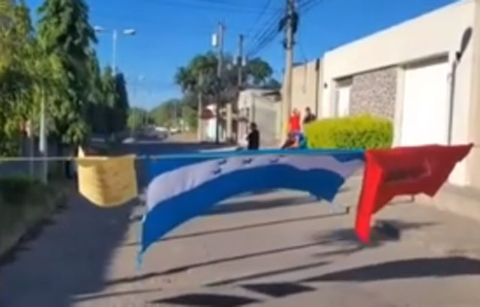 Por puestos de trabajo protestan militantes del Partido LIBRE en Choluteca