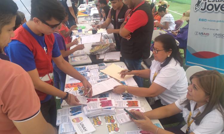 Anuncian recepción de documentos para gestionar becas en la UNAH