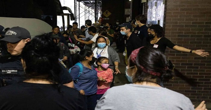 Primeras familias migrantes con niños deberán dejar su albergue en Nueva York