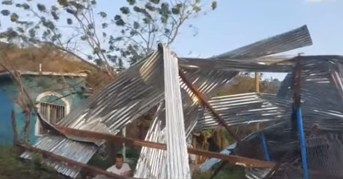 Estructuras dañadas dejan vientos huracanados en Catacamas