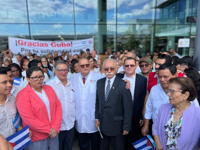 Llegada de médicos cubanos genera polémica en Honduras