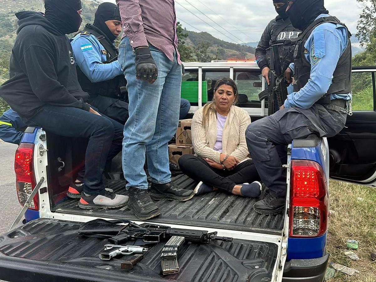 Enfermera es capturada en posesión de varias armas en Copán