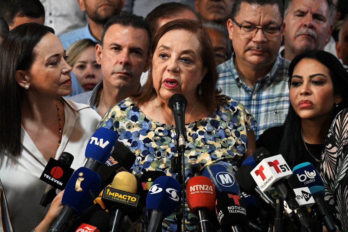 La opositora Corina Yoris denuncia que no puede inscribirse como candidata presidencial en Venezuela