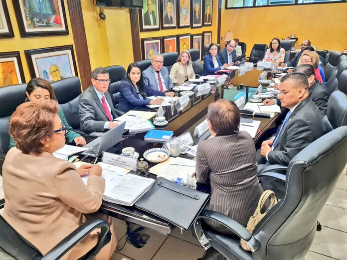 Magistrados de la CSJ piden reanudar sesión del pleno Magistrados de la CSJ piden reanudar sesión del pleno