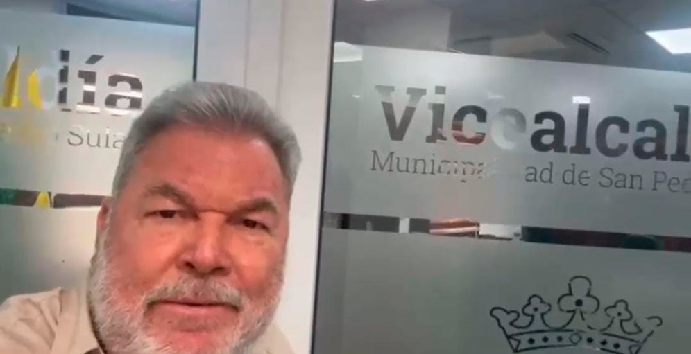 Roberto Contreras la arremete contra su vicealcalde Omar Menjívar por hablar «mierdas» de su esposa