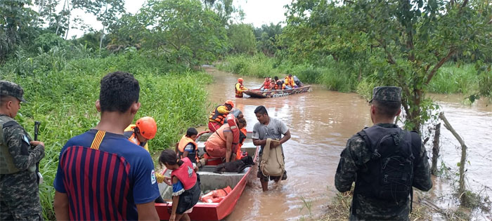 En el departamento de Valle más de 200 familias son evacuadas por lluvias En el departamento de Valle más de 200 familias son evacuadas por lluvias