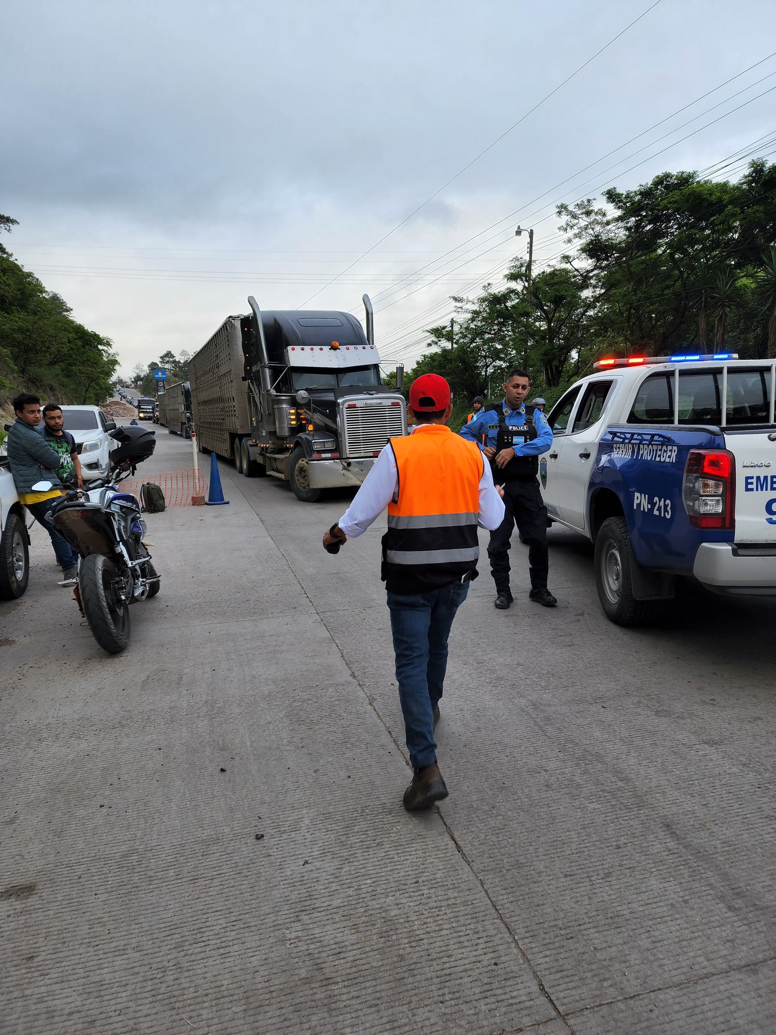 Protestas en salida al oriente de Tegucigalpa por lentitud en trabajos de pavimentación
