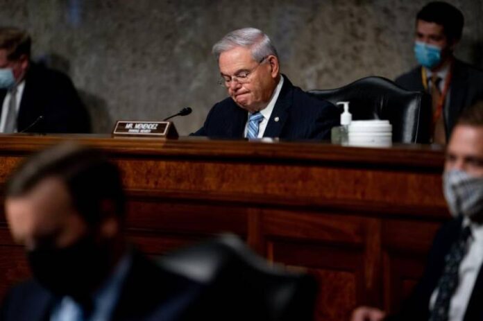 El senador estadounidense Bob Menéndez, declarado culpable de 16 cargos de corrupción