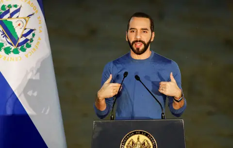 Bukele anuncia que también suspenderá los aranceles a fertilizantes, abonos e insumos del agro