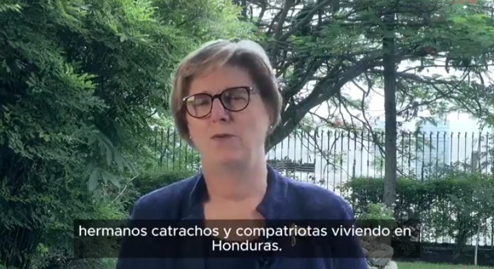 En el mensaje del 4 de julio la embajadora Laura Dogu, dice que “La democracia no se trata de igualdad sino de respetar las diferencias y proteger los derechos de todos»