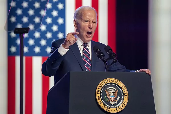 Diez congresistas demócratas presionan a Biden para que abandone carrera a elecciones