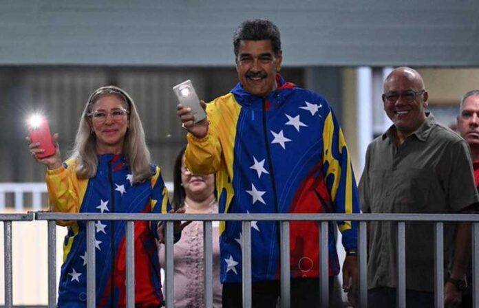 Maduro pide «respeto a la voluntad popular» tras ser proclamado presidente reelecto