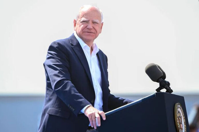 Tim Walz acepta debatir con JD Vance