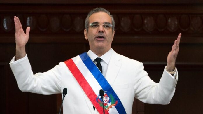 Luis Abinader asume la presidencia dominicana