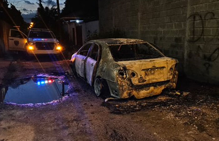 Por supuesta extorsión queman taxis en La Ceiba y La Lima