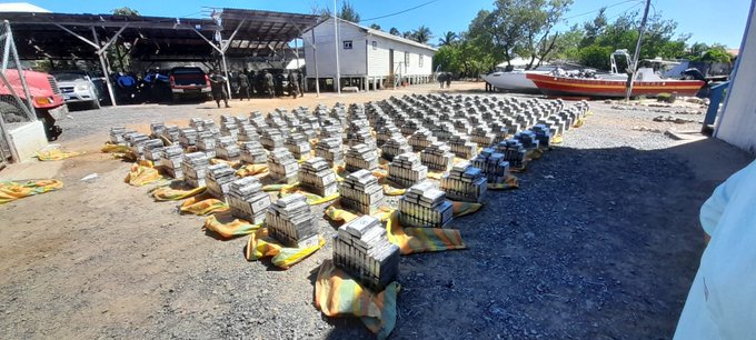 Decomisan 3.7 toneladas de cocaína en Guanaja