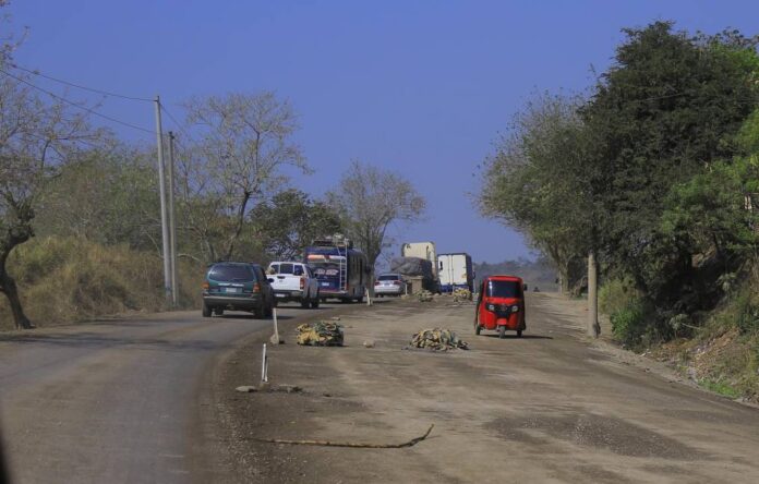 Carretera entre Gracias, Lempira y Santa Rosa de Copán bloqueada por mal estado