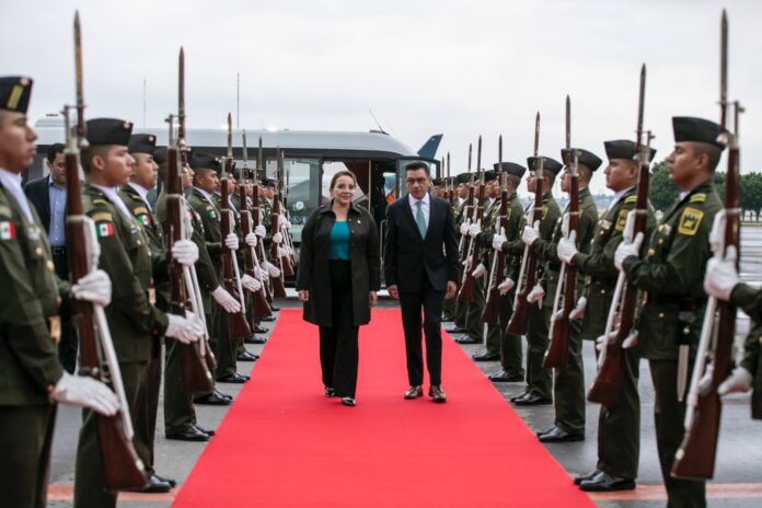 Presidenta Castro llega a México para la toma de posesión de Sheinbaum.