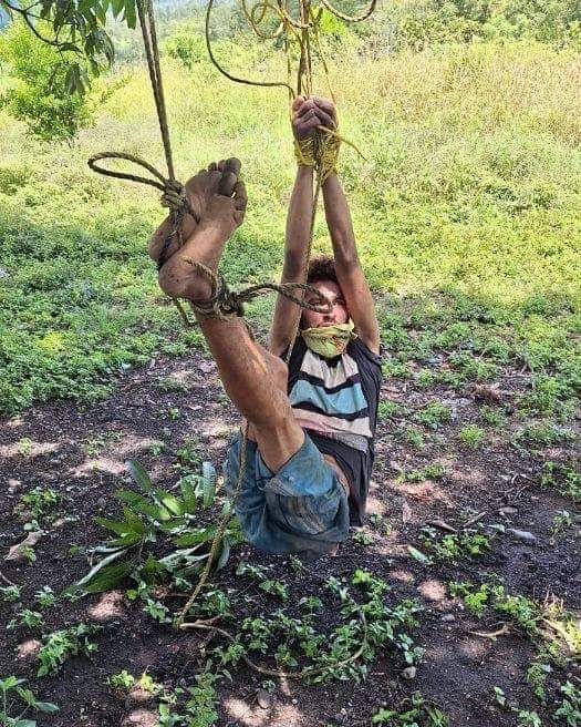 cuelgan de un árbol a un presunto ladrón en Olancho