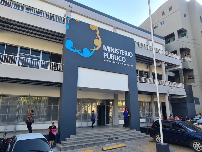 Ministerio Público imputa a 10 exdirectores magisteriales por supuesta malversación