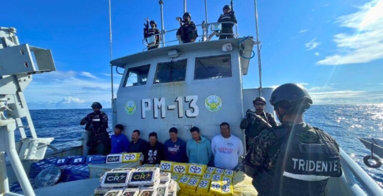 Fuerza Naval de El Salvador confisca más de 1.500 kilos de cocaína en alta mar