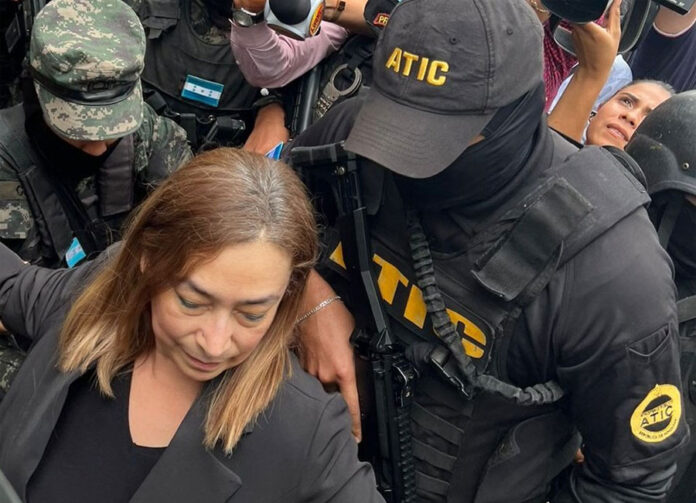 Abren juicio contra la exministra Tábora por el escándalo de hospitales móviles