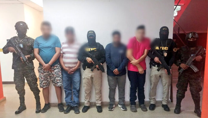 Por hackeo de cuentas de WhatsApp dictan detención judicial a cuatro personas