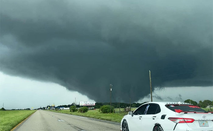 El huracán Milton crece de tamaño y genera los primeros tornados
