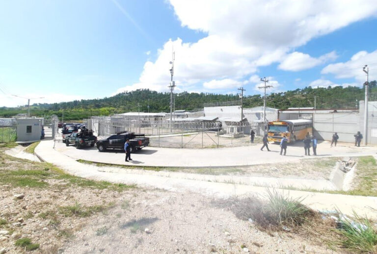 Honduras reubica a casi 6 mil reclusos como estrategia para retomar el control carcelario