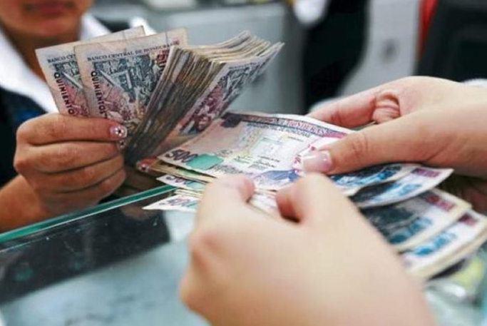 Unos L14 mil millones se pagarán en decimocuarto en Honduras, según economista